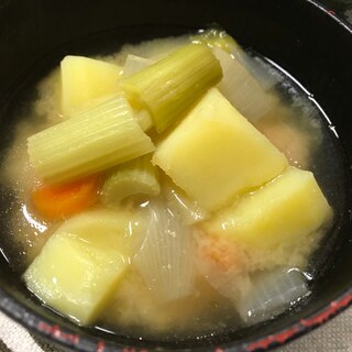 セロリ&ジャガイモ&たまねぎの味噌汁